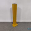 Pullert 100x100x800 mm med fod til kant - robust beskyttelse